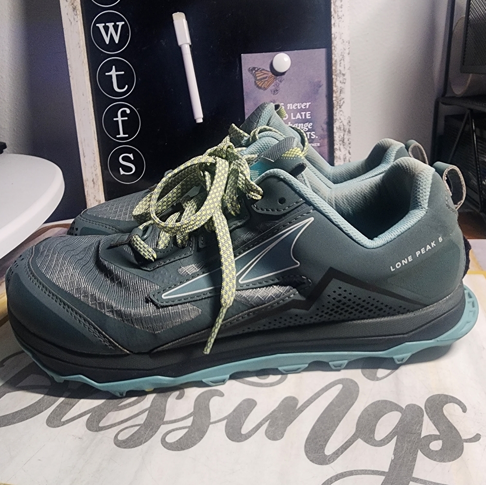 ALTRA Women's Lone Peak 5 Trail Running Shoes Balsam Green Size 9